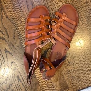 American Eagle gladiator sandal. Zip closure. Worn a couple times. Size 9